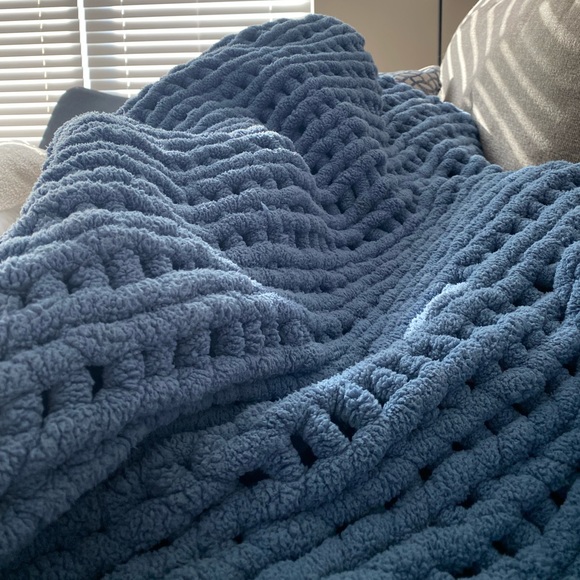 Handmade chunky knit blanket - Picture 1 of 7